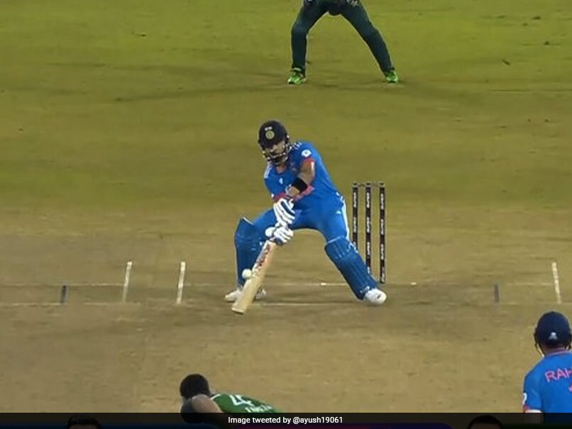 Watch: Virat Kohli Takes Leaf Out Of AB De Villiers’ Playbook, Plays Audacious Shot Against Pakistan
