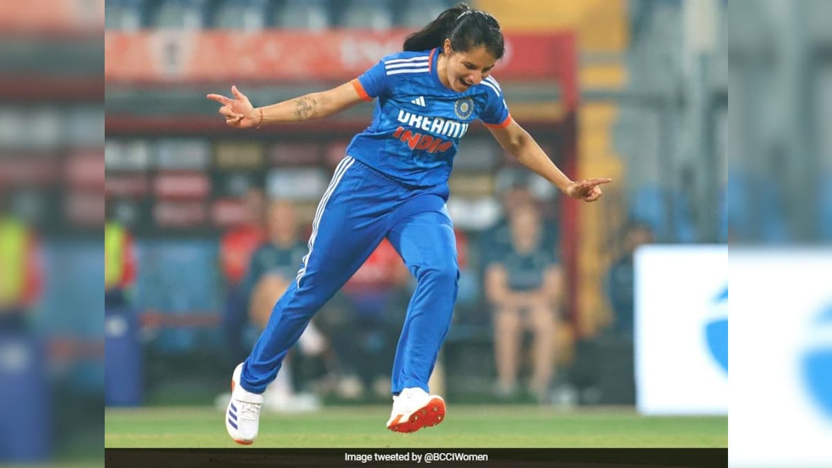 India Women vs England Women Live Updates, 1st T20I: Danielle Wyatt Departs For 75, England 3 Down vs India