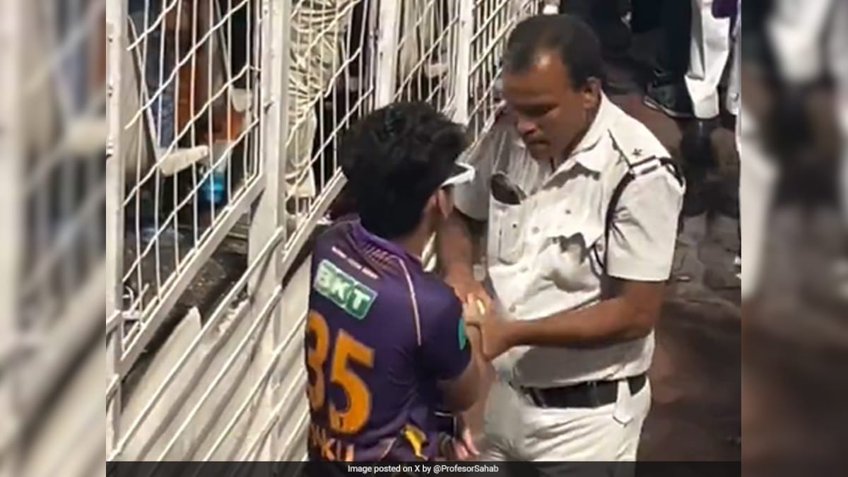 Viral Video What Happened As KKR Fan Tried Stealing MatchBall From