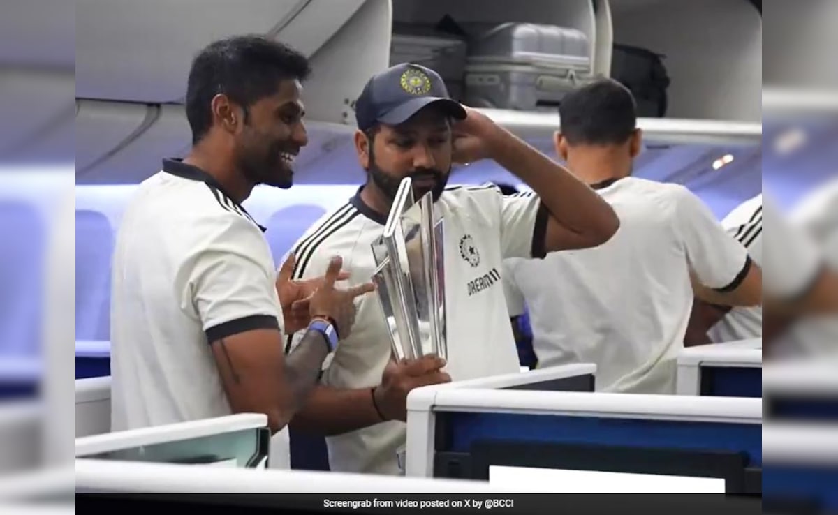 Rohit Sharma, Rahul Dravid’s Gesture For Reporters In Flight Wins Hearts