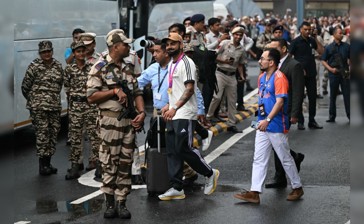 Team India Arrival Live Updates: PM Narendra Modi Interacts With Rohit Sharma And Others