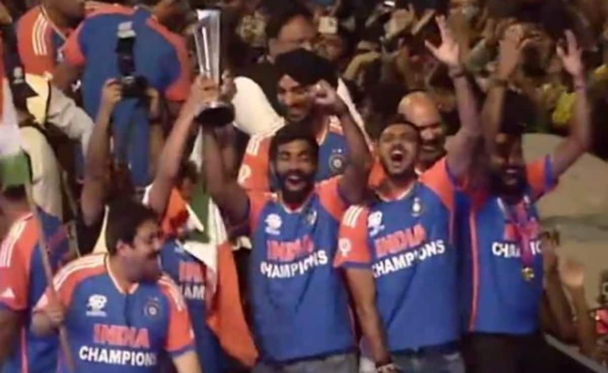 Team India T20 World Cup 2024 Victory Parade LIVE: Rohit Sharma, Rahul Dravid Ecstatic During Victory Parade