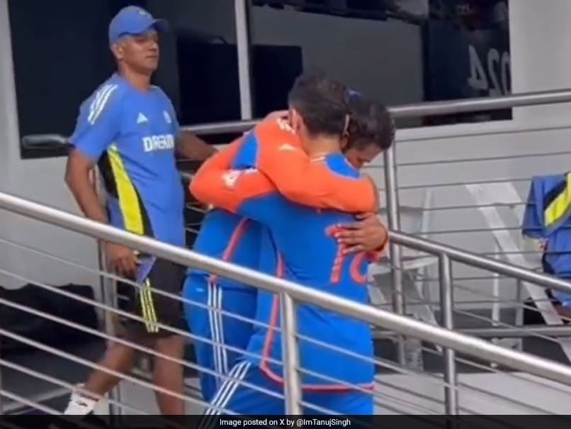 Watch: Rahul Dravid Ice Cold As Rohit Sharma Welcomes Virat Kohli With Bear Hug